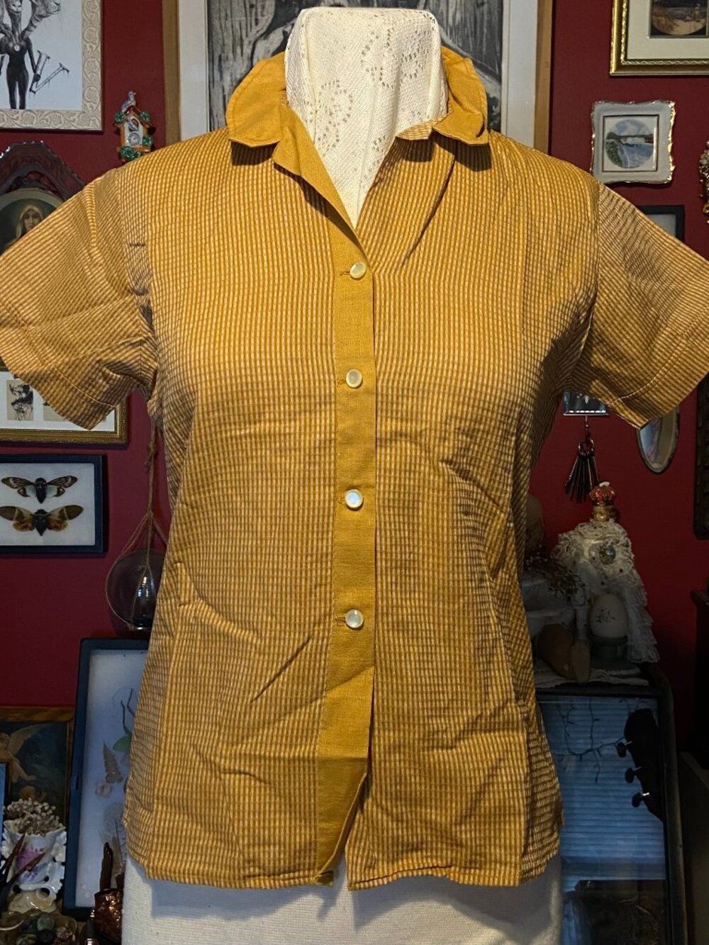 Vintage Blouse Beautiful Button Up Shirt 50's to 60's Wash & Wear Blue Bell